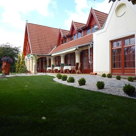 Juniperus Park Hotel Kecskemet Exterior photo
